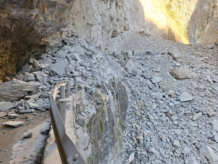 燕子口崩塌的壩體。林保署花蓮分署提供