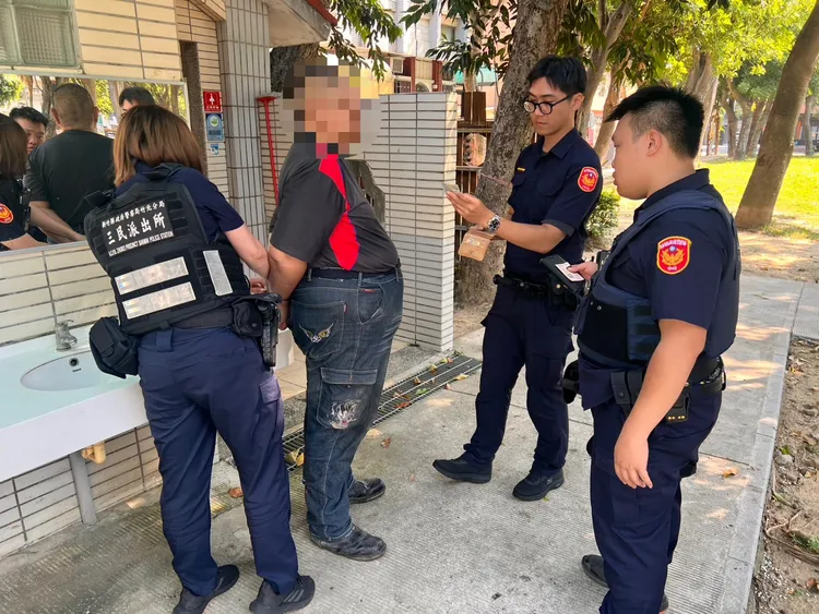 警方逮捕呂姓車手。竹北警分局提供