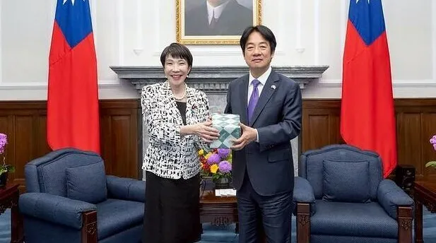 高市早苗（左）今年4月訪問台灣，並與總統賴清德會面。總統府提供