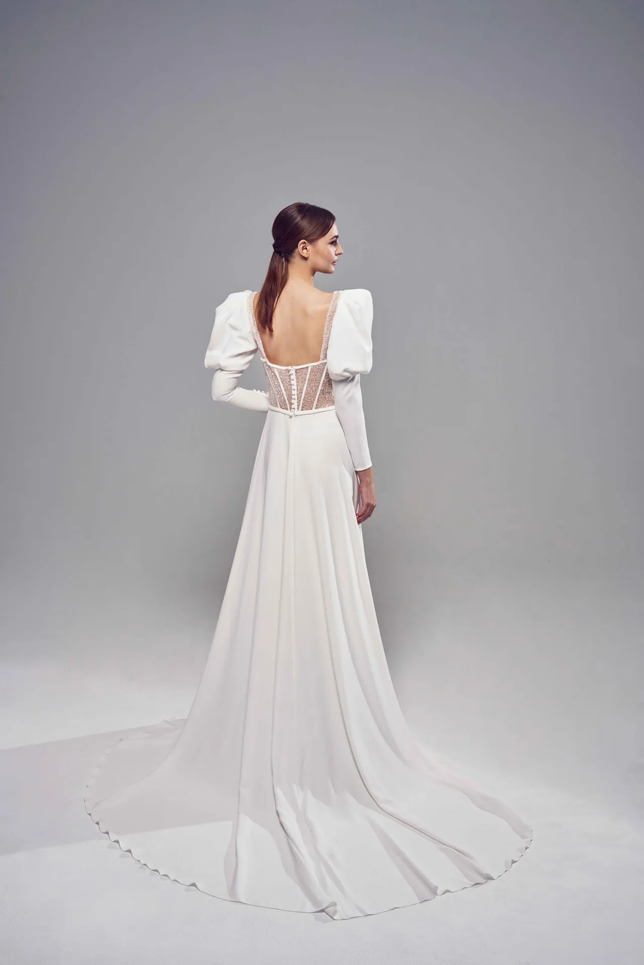 LinLi Boutique LL柔光公主澎袖白纱。品牌提供