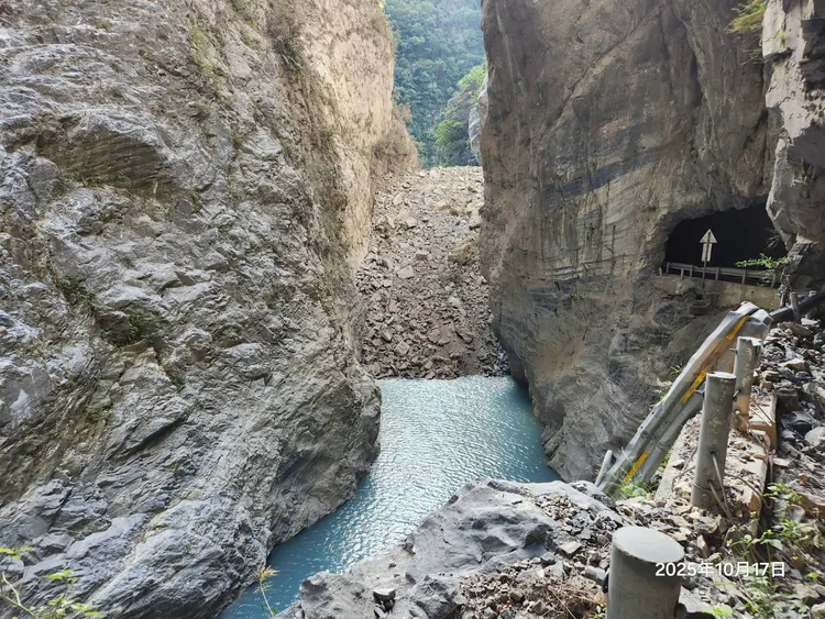 立霧溪水位上漲中。公路局提供