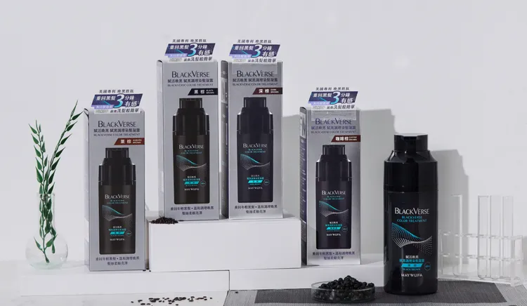 BLACKVERSE【賦活喚黑染髮露】共有黑棕、深棕、咖啡棕、栗棕等四色可供選擇。