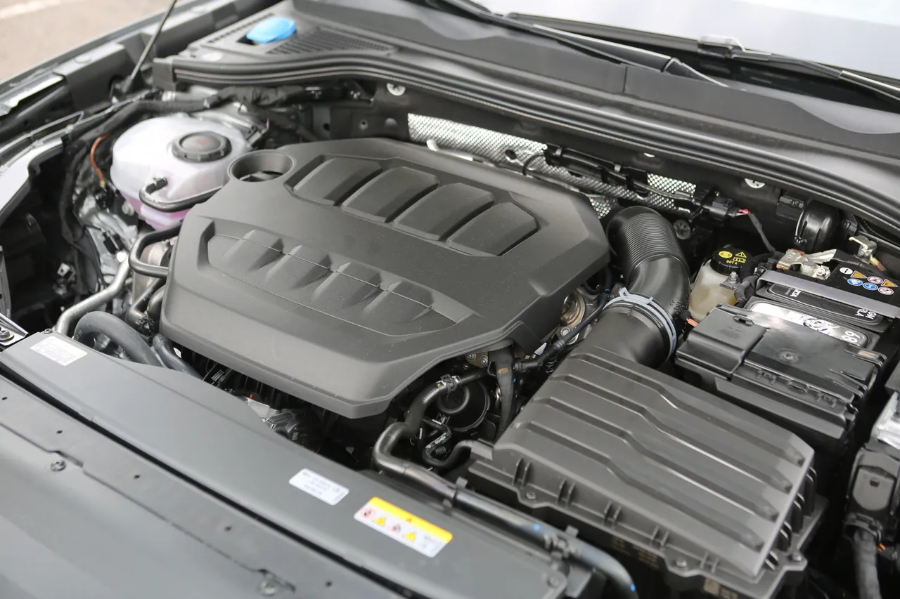 Passat Variant 430 TSI R-Line Performance搭载2.0 升EA888 EVO4四缸涡轮增压引擎,结合4MOTION主动式智慧型四轮驱动,最大输出265ps/40.8kgm,并搭配七速DSG双离合器自手排变速箱。林浩升摄