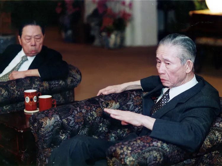 王永慶（圖右）與胞弟王永在（圖左）共同打造的台塑集團，當年曾打敗台積電、鴻海，成為全台最賺錢的企業。翻攝自台塑集團官網