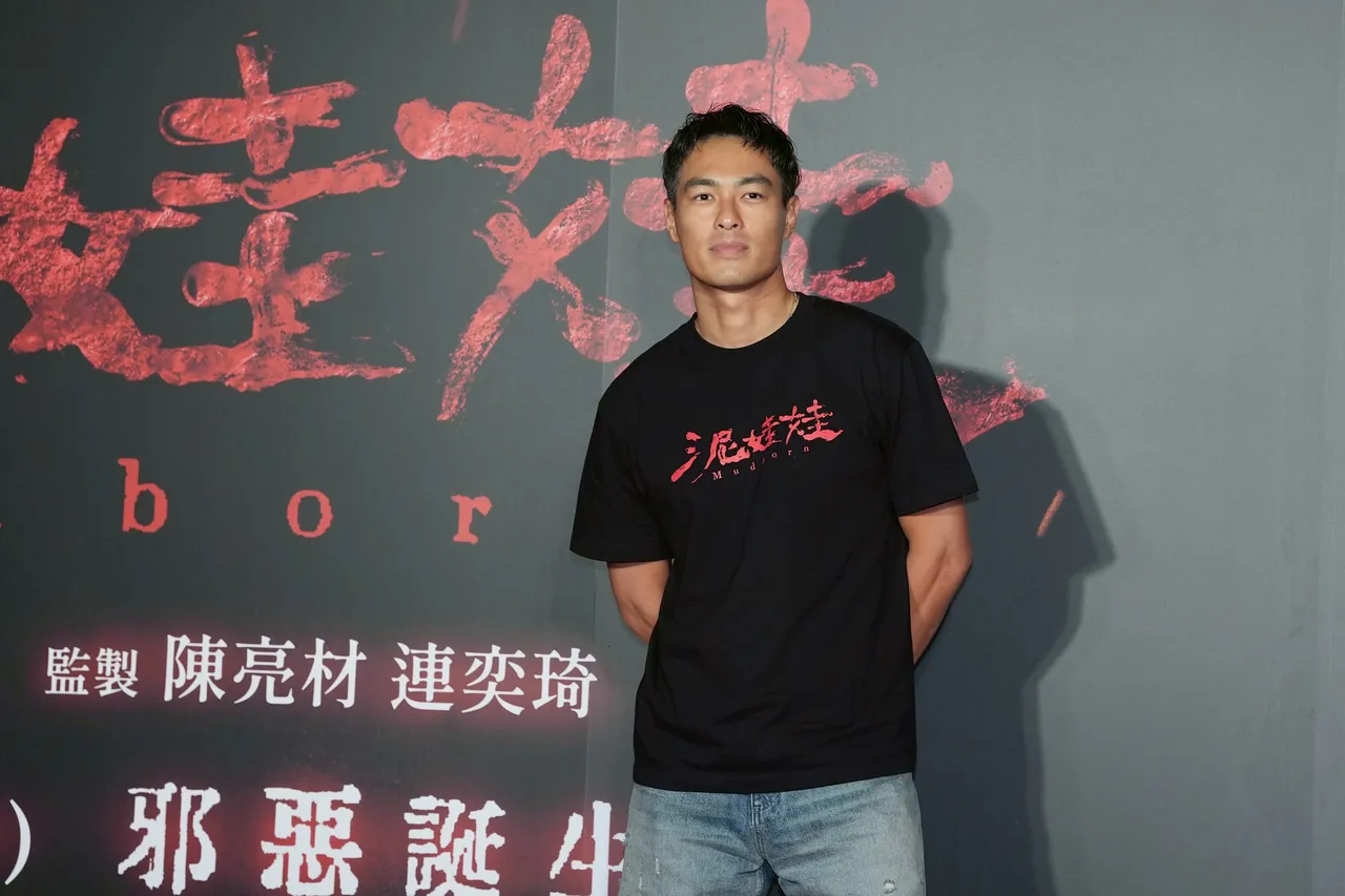 杨祐宁乐当奶爸。彭欣伟摄