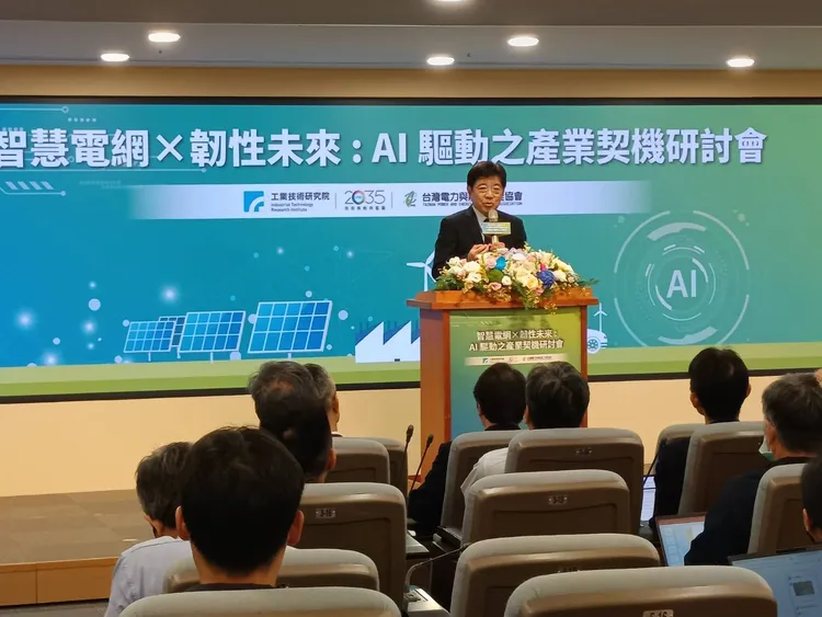 台灣電力與能源工程協會理事長劉文雄表示,電力是AI產業發展的關鍵基石,面對整體電力系統挑戰,應從國家永續發展的高度,通盤考量所有電力資源。許麗珍攝
