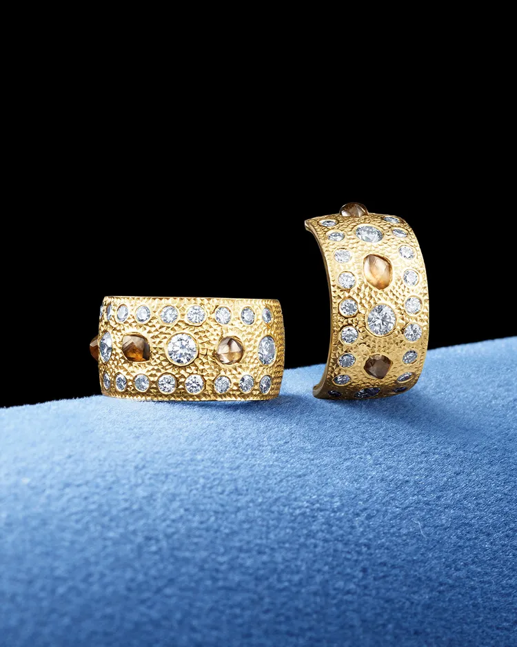 De Beers Talisman系列。品牌提供