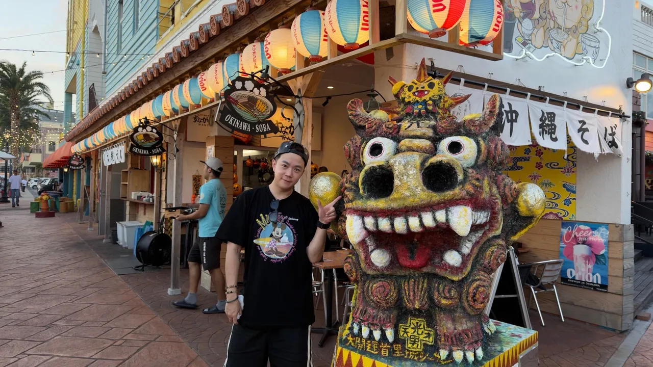 李岳喜欢在工作空档中，规划出国行程。种瓜得瓜工作室提供