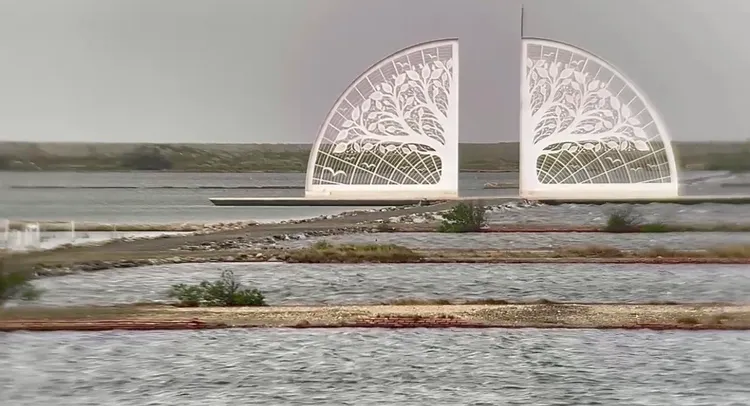 扇形鹽田有南市府設置的「生命之樹」裝置藝術，一般遊客也能安心前往。民眾提供