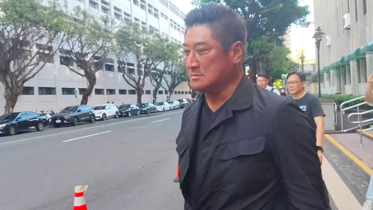 辜仲諒聲請本月13日赴泰國曼谷參加世界棒壘球總會年會獲准。張欽攝