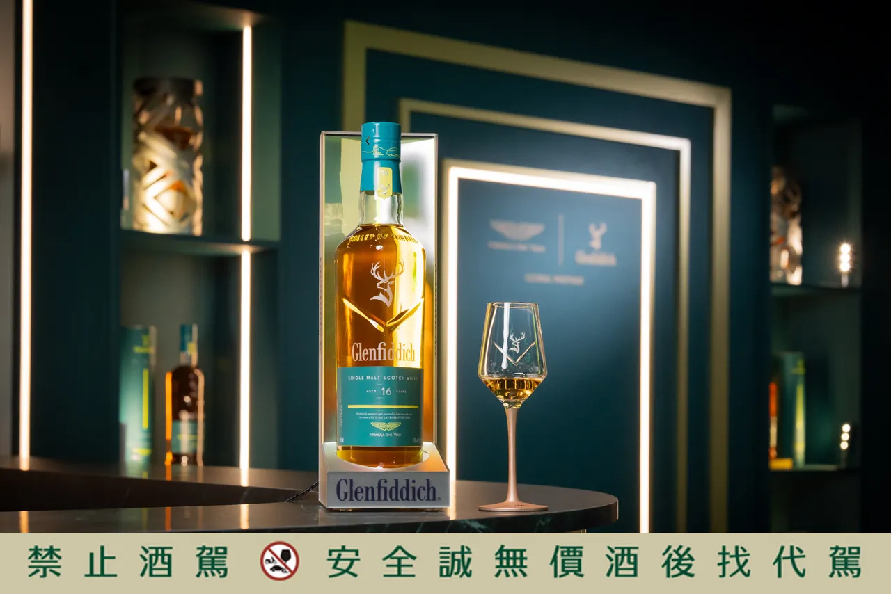 格兰菲迪「Club 1959」快闪店于台北登场,现场展售限量「格兰菲迪16年单一麦芽苏格兰威士忌 Aston Martin Formula One® Team联名款」。业者提供
