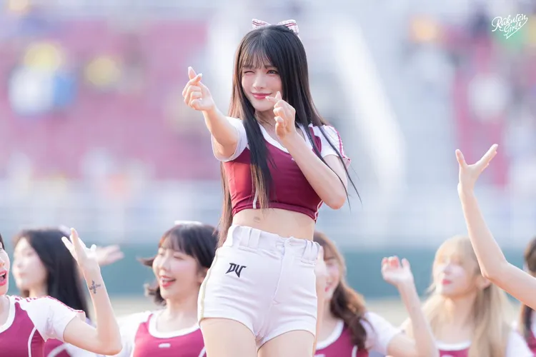 岱縈球場重現MV動作。樂天桃猿提供