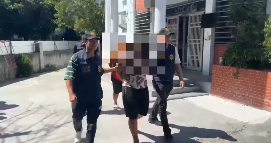 警方逮捕杀人弃尸涉案人送办。警方提供
