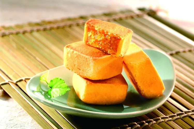 外國人來台灣，最愛買伴手禮就屬鳳梨酥，但警察、消防與醫院都視此禮品為禁忌。翻攝自佳德糕餅臉書