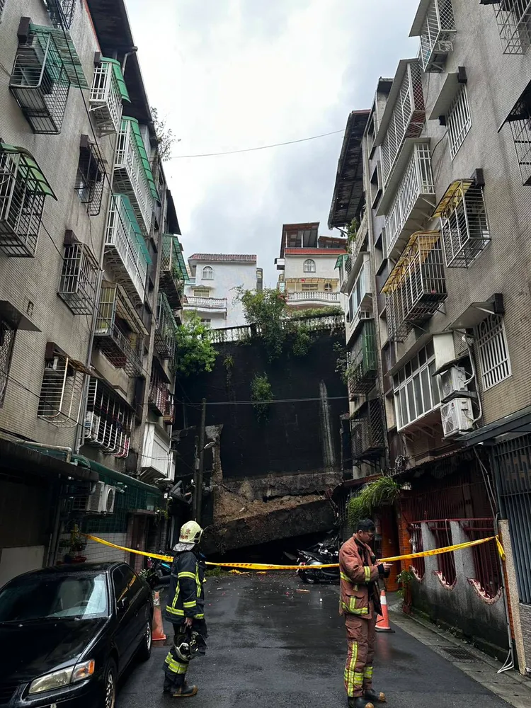 消防人員到場。翻攝畫面