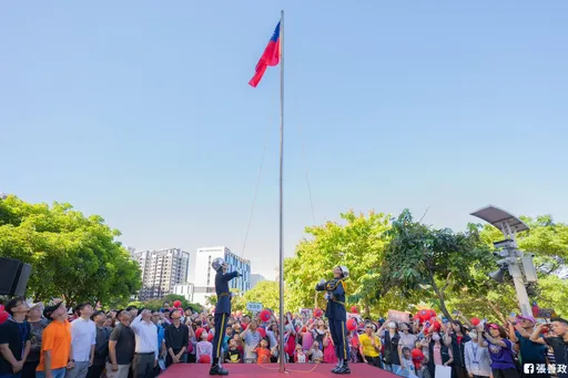 「黑猫中队」桃园升旗同贺国庆 张善政:团结放下歧异、携手守护家园