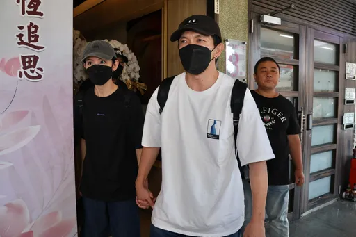 顏正國靈堂開放最後一天 李千娜、黃尚禾夫婦五度現身致哀