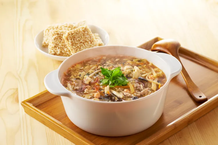 招牌菜海鮮酸辣湯。業者提供