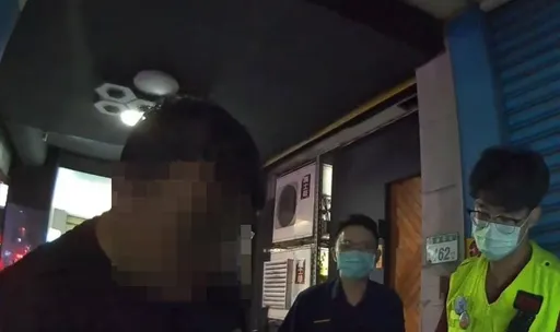 酒测值高达1.12毫克 醉男骑机车擦撞公车茫到说不出话