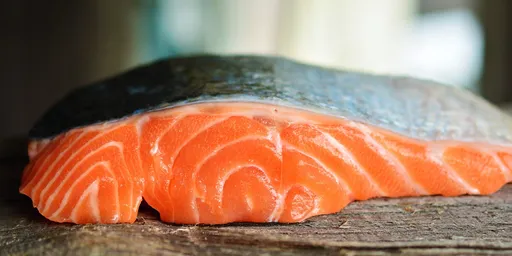 吃鮭魚比魚油有效 營養師揭「護心、健腦、抗發炎」三大功效