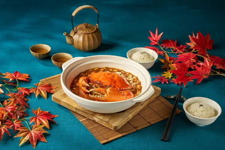 「紅袍蟹皇麻婆豆腐」將川味麻婆豆腐注入蟹皇精華，麻辣醇厚之中透出濃郁海味，入口時嫩豆腐與蟹膏鮮香相互交織，不知不覺間讓人扒完整碗白飯。瀚寓酒店提供