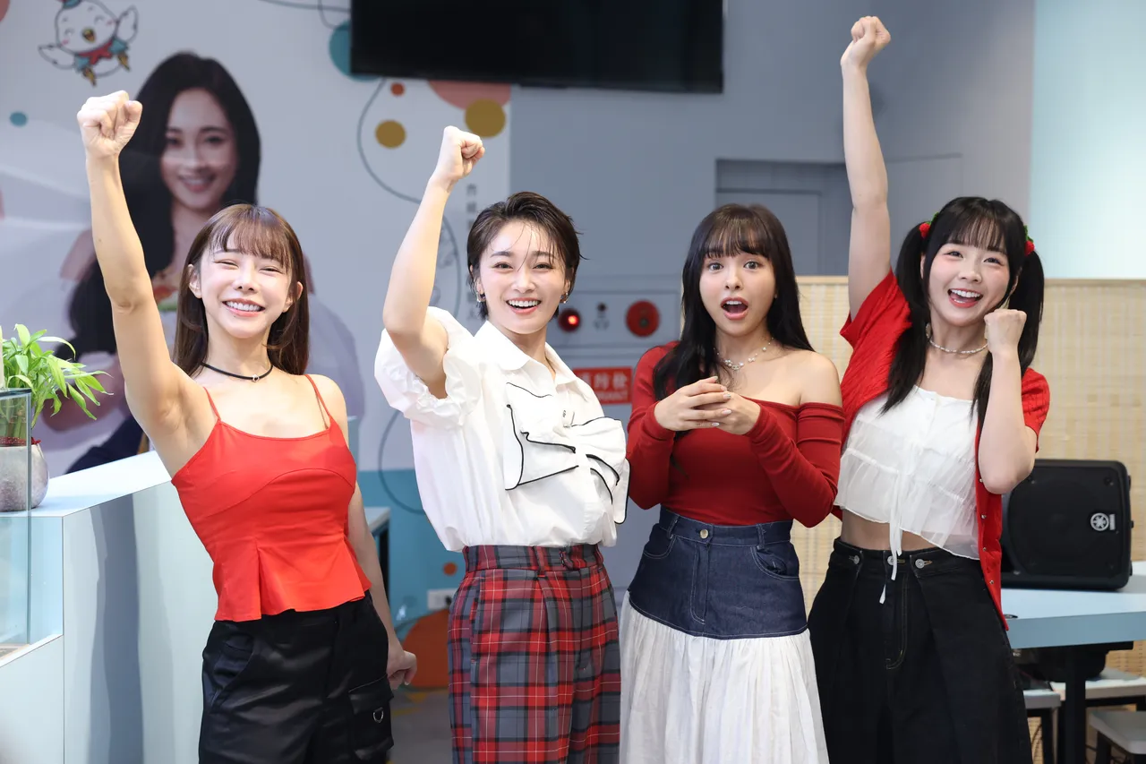巫苡萱(左起)、张文绮、徐凯希、篮篮出席《天才冲冲冲》入围「最佳综艺节目主持人奖」造势活动。摄影中心摄