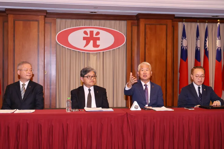 新光人壽昨宣布願與北市府「合意解約」，僅取回投資成本，為輝達總部選址卡關案帶來轉機。莊宗達攝