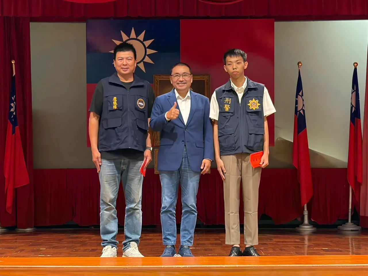 侯友宜颁发「破获重大特殊刑案」有功人员。警方提供