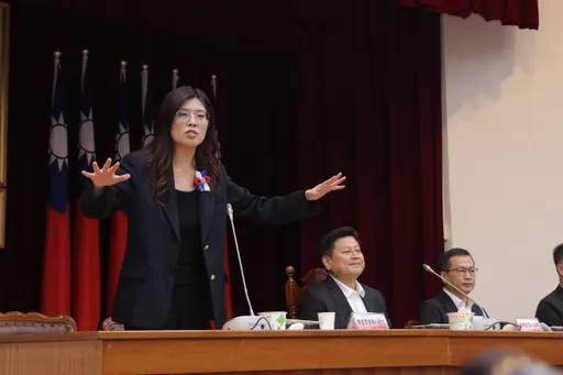 鄭麗文回娘家訪國民黨團喊做「黨團後盾」 傅崐萁:便當菜色升級到120元