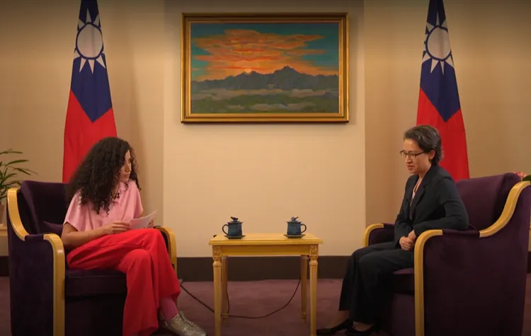 萧美琴接受德国公共电视专访。翻摄画面