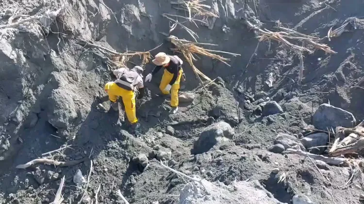 屏東特搜隊搜尋到一部失聯者汽車。翻攝畫面