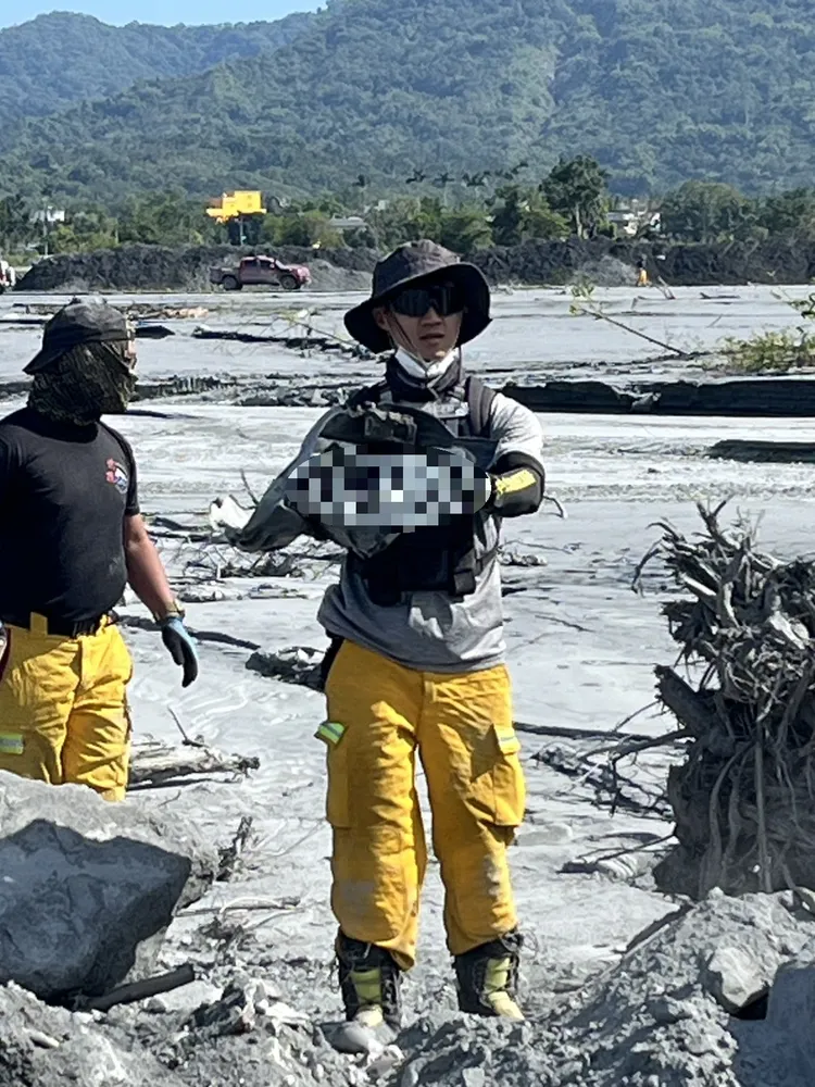 屏東特搜隊搜尋到一部失聯者汽車。翻攝畫面