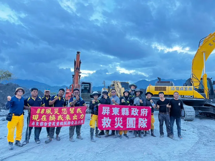 屏東特搜大隊馳援馬太鞍。翻攝畫面