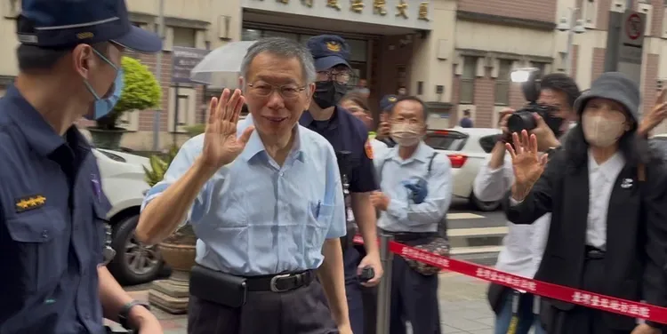 柯文哲今天壓線現身北院出庭。張欽攝