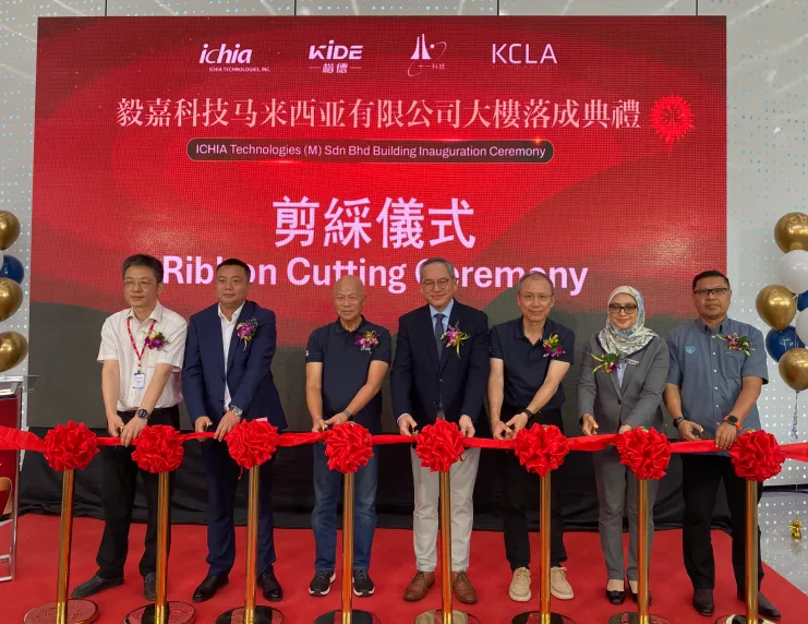 毅嘉科技集團董事長黃秋永(左三)出席落成啟用剪綵。毅嘉科技提供
