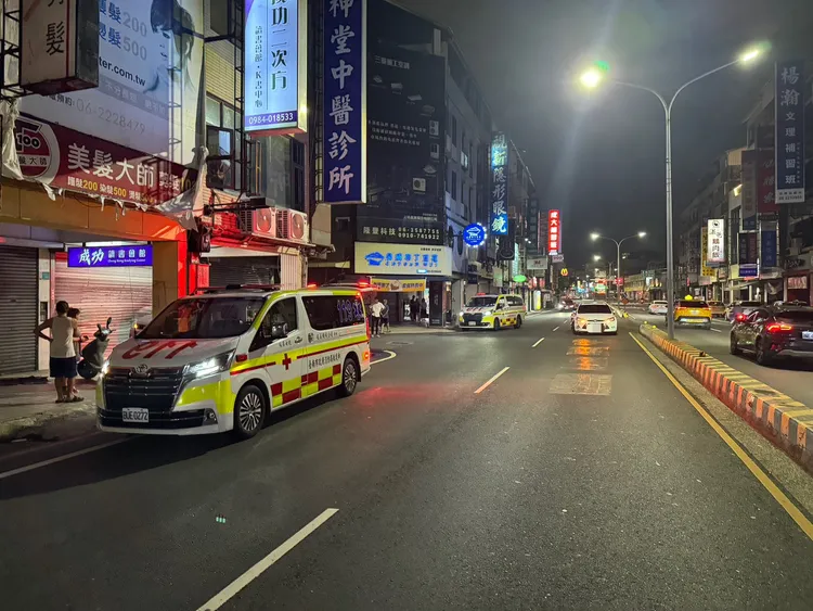 事發地點的中醫診所營業時總是排著人龍，居民慶幸車禍不是白天發生。民眾提供