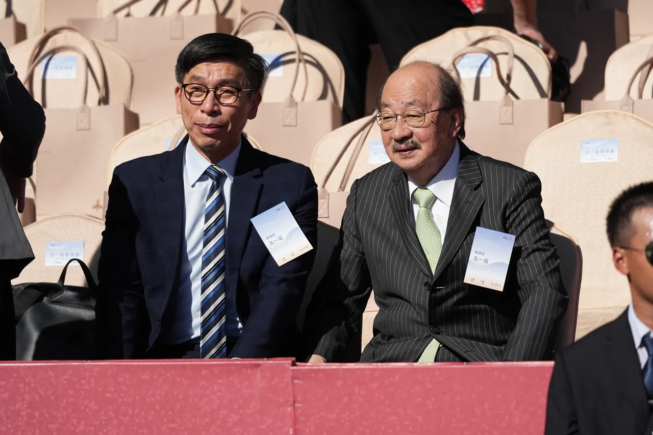 民进党团干事长钟佳滨、民进党团总召柯建铭。彭欣伟摄