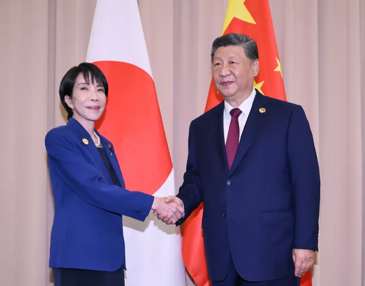 「こんにちは!」高市早苗首会习近平 她僵笑他面僵