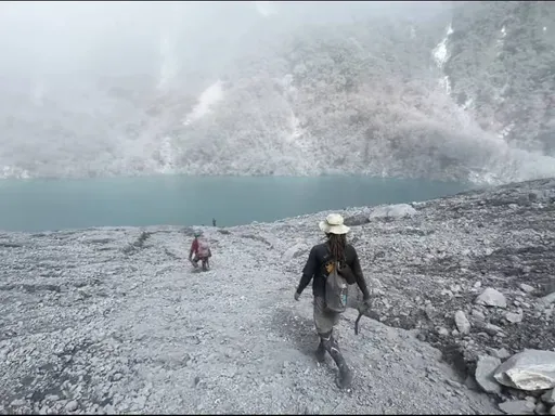 任务艰巨!9人探勘队花5天徒步攀登上山 今抵马太鞍溪堰塞湖底