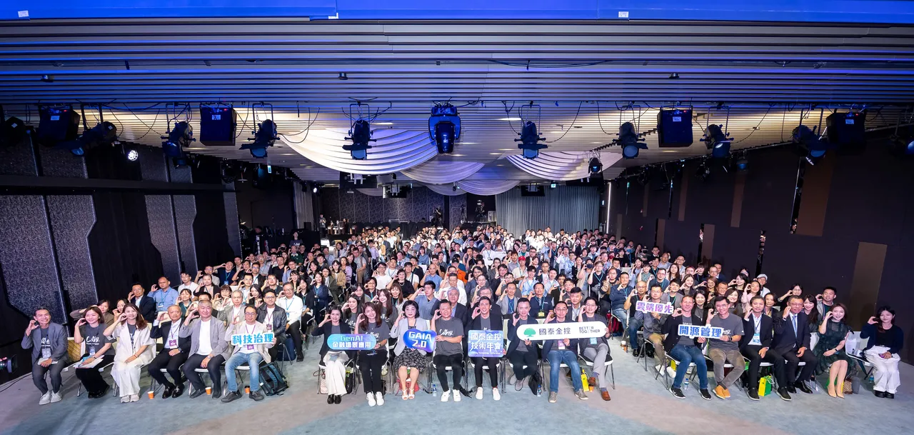 「2025国泰金控技术年会」吸引逾5,000人报名参与,线上与现场同时观看人数突破2,500人,显示各界对AI技术应用与金融创新的高度关注。国泰金控提供