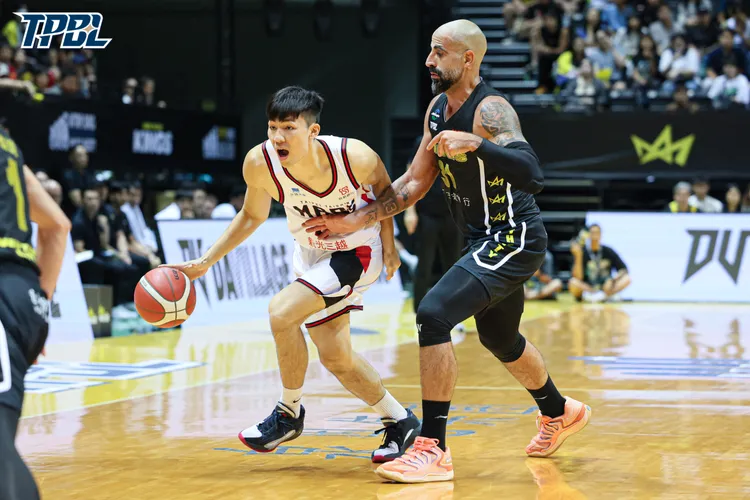 戰神的張兆辰對上國王洋將桑尼。TPBL提供