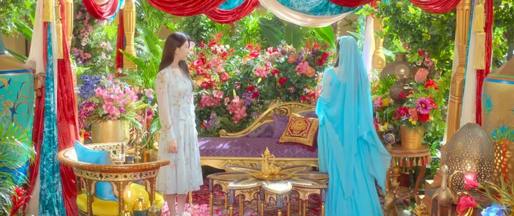 秀智（左）第10集進到宋慧喬的罐子裡。翻攝Netflix