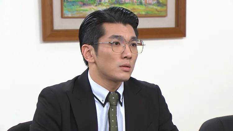 吳政澔挑戰「病態掌控慾」角色江弘軒，從懺悔到算計層層轉折，自嘲收工後都想「打自己」。民視提供