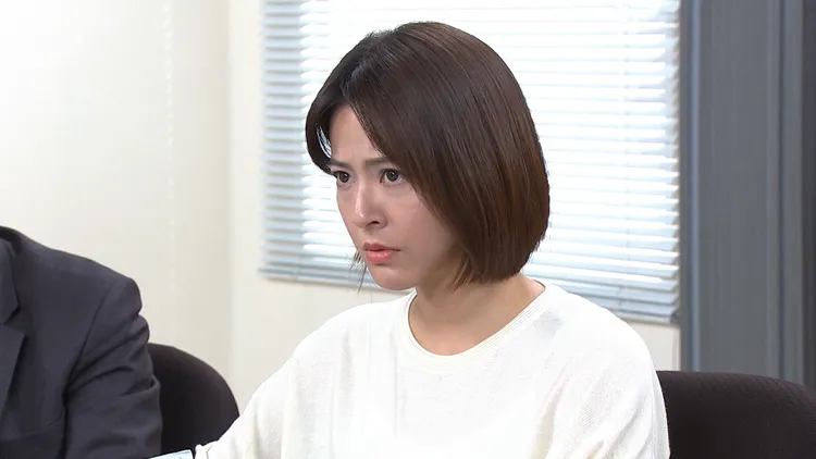 蘇晏霈劇中在法庭上與吳政澔飾演的弘軒對峙，情緒張力爆棚。。民視提供