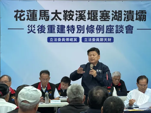 花蓮議長張峻怒衝會場踹桌嗆「欺負光復人」 傅崐萁回應了