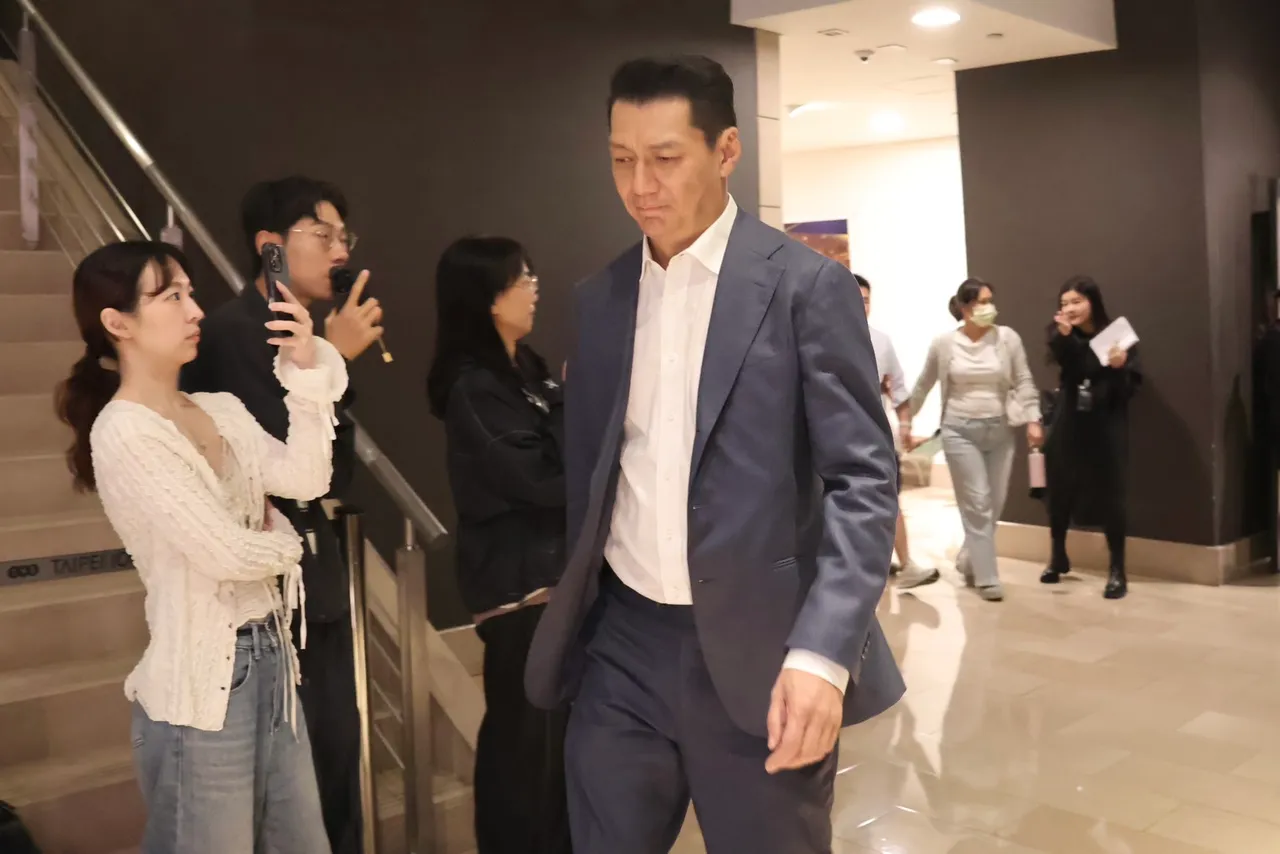 聂云神情哀戚。特勤摄