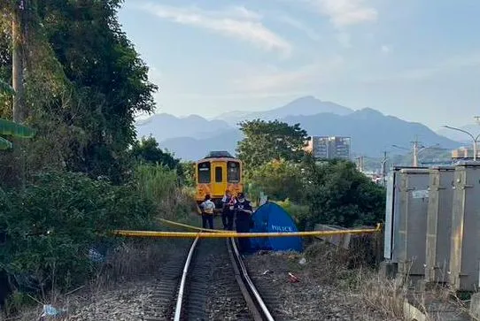 協尋少年意外陳屍在台灣內灣線鐵軌旁。翻攝畫面