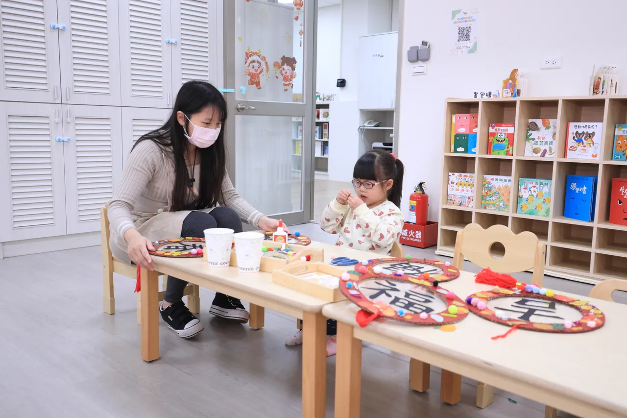 蒋万安认为育儿的经济压力是少子化的主因之一。示意图/台中市府提供