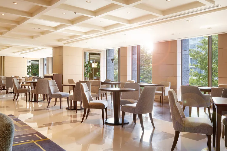 JR東日本大飯店台北旅展推出最受歡迎的「行政尊榮客房一泊一食」旅展價6999元，除早餐外還可享行政酒廊專屬禮遇，再享買10送1超值優惠。JR東日本大飯店台北提供