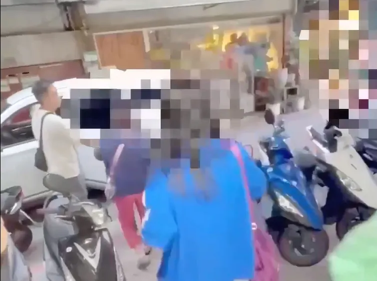 相关人员遭带回。警方提供